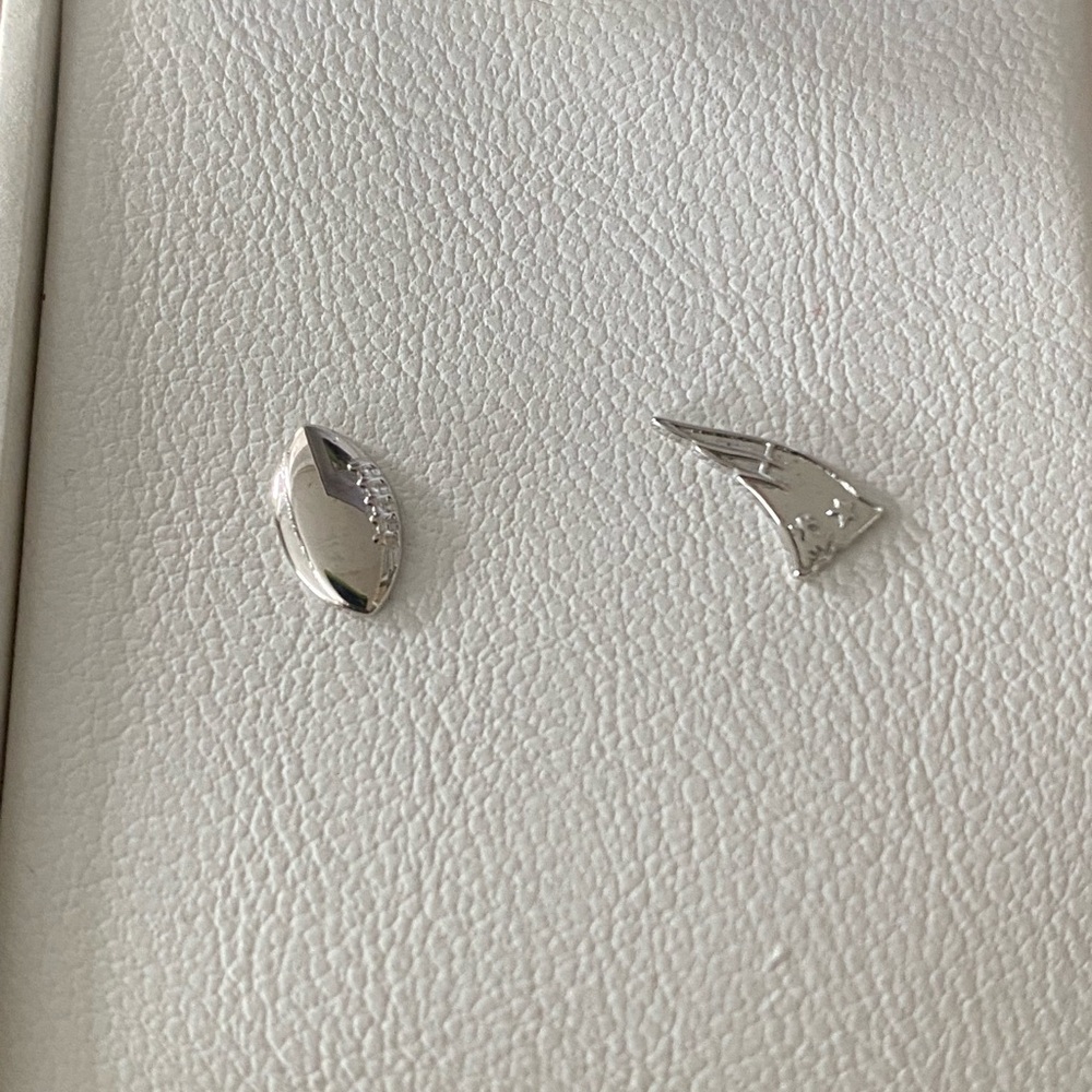 🏈New England Patriots Sterling Silver Stud Earrings 🏈